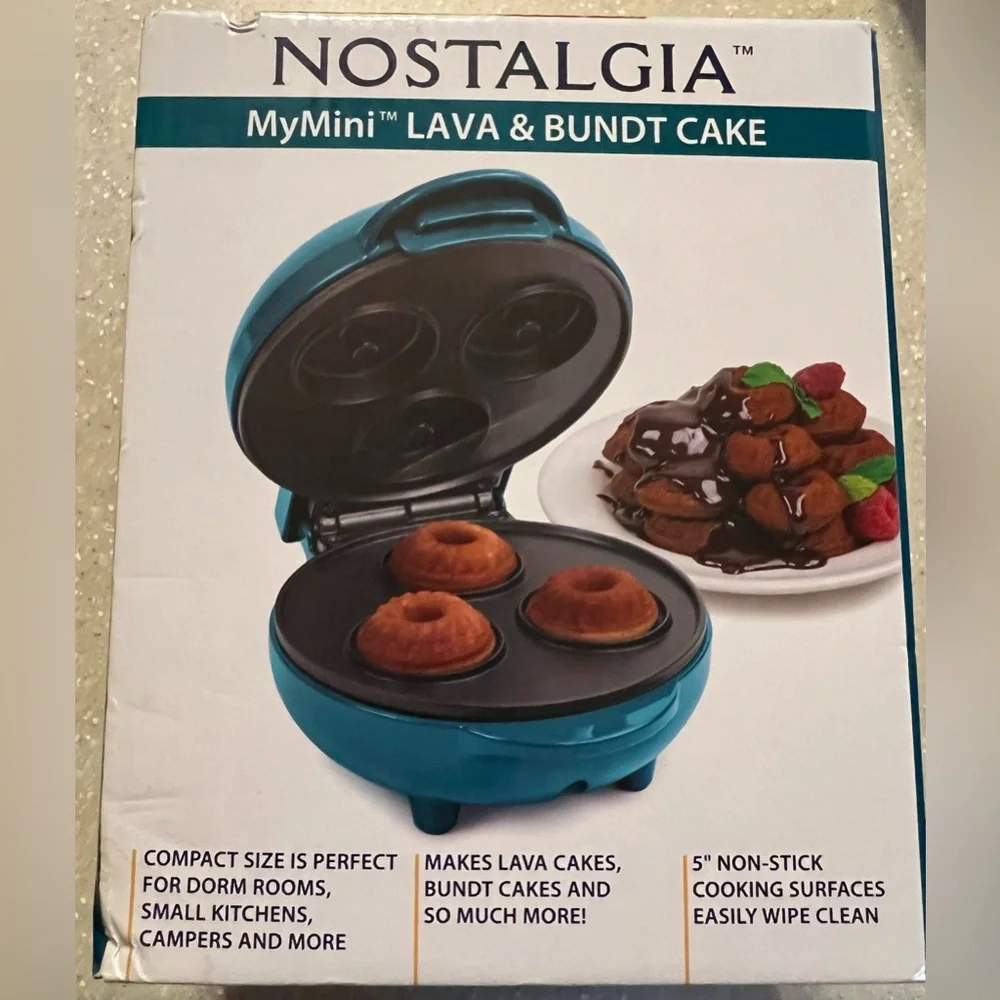 NIB- Nostalgia MyMini Blue Cake Maker